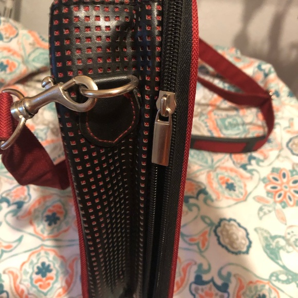 Denali Red Tablet Bag - 93A $25 or $20 w/offer - Picture 5 of 6